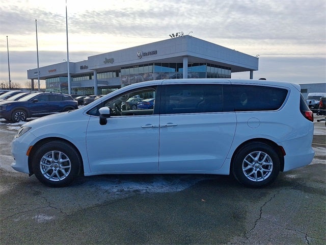 2023 Chrysler Voyager LX