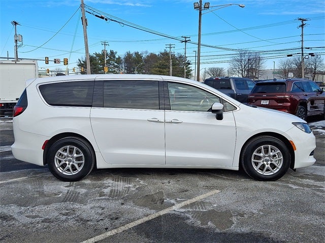2023 Chrysler Voyager LX