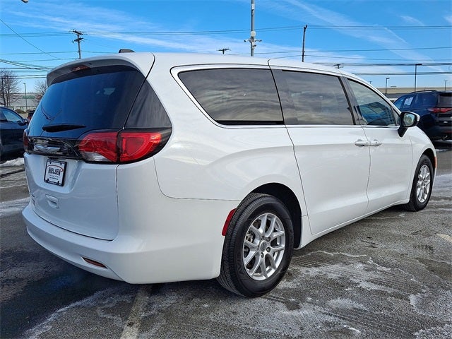 2023 Chrysler Voyager LX