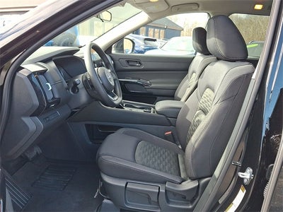 2025 Nissan Pathfinder S