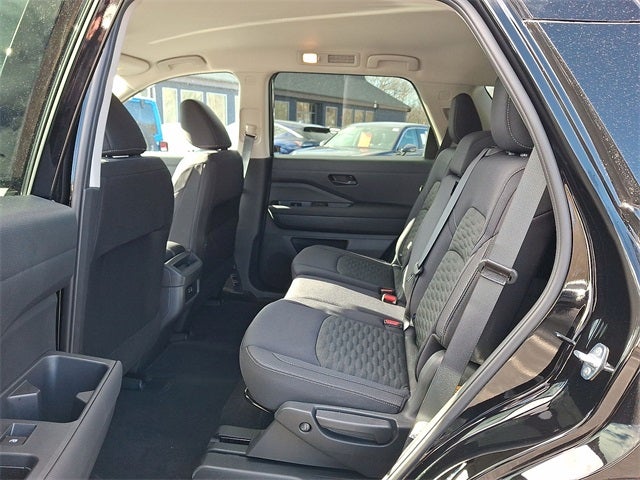 2025 Nissan Pathfinder S