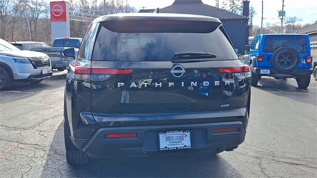 2025 Nissan Pathfinder S