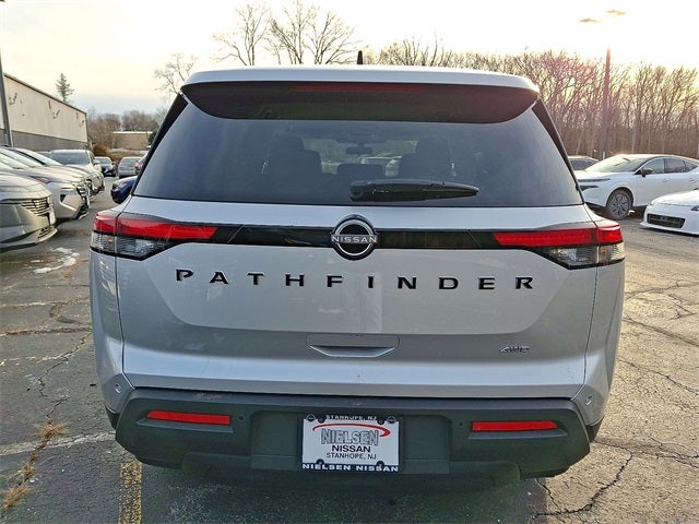 2023 Nissan Pathfinder S