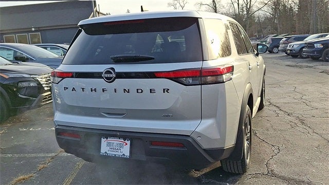 2023 Nissan Pathfinder S