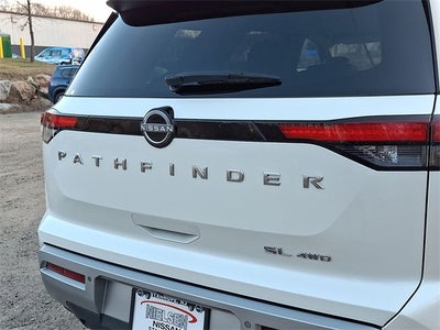 2024 Nissan Pathfinder SL