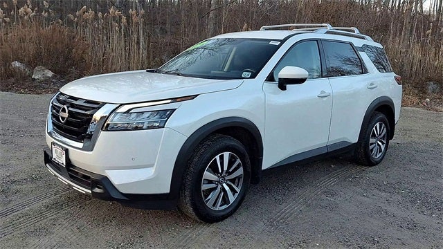 2024 Nissan Pathfinder SL