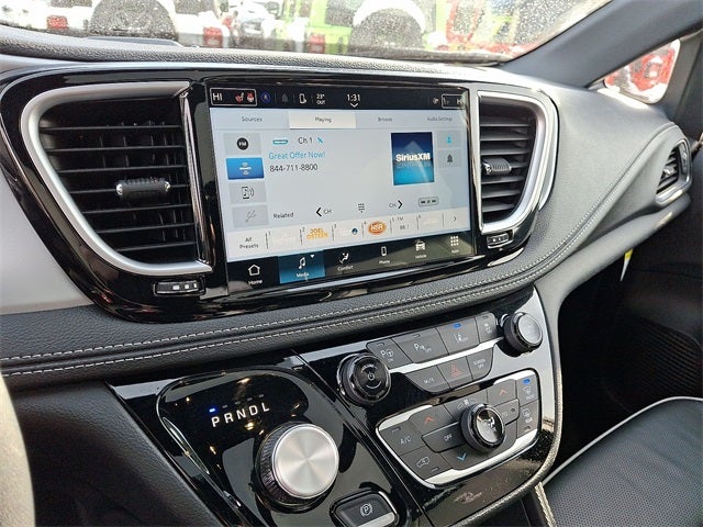 2025 Chrysler Pacifica Hybrid Select