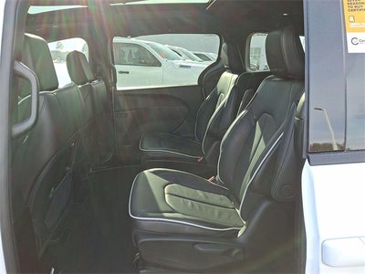 2025 Chrysler Pacifica Hybrid Select