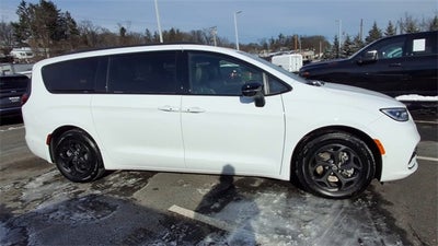 2025 Chrysler Pacifica Hybrid Select