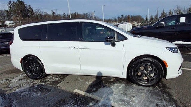 2025 Chrysler Pacifica Hybrid Select