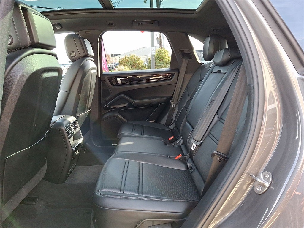 2023 Porsche Cayenne Platinum Edition