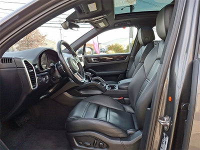 2023 Porsche Cayenne Platinum Edition