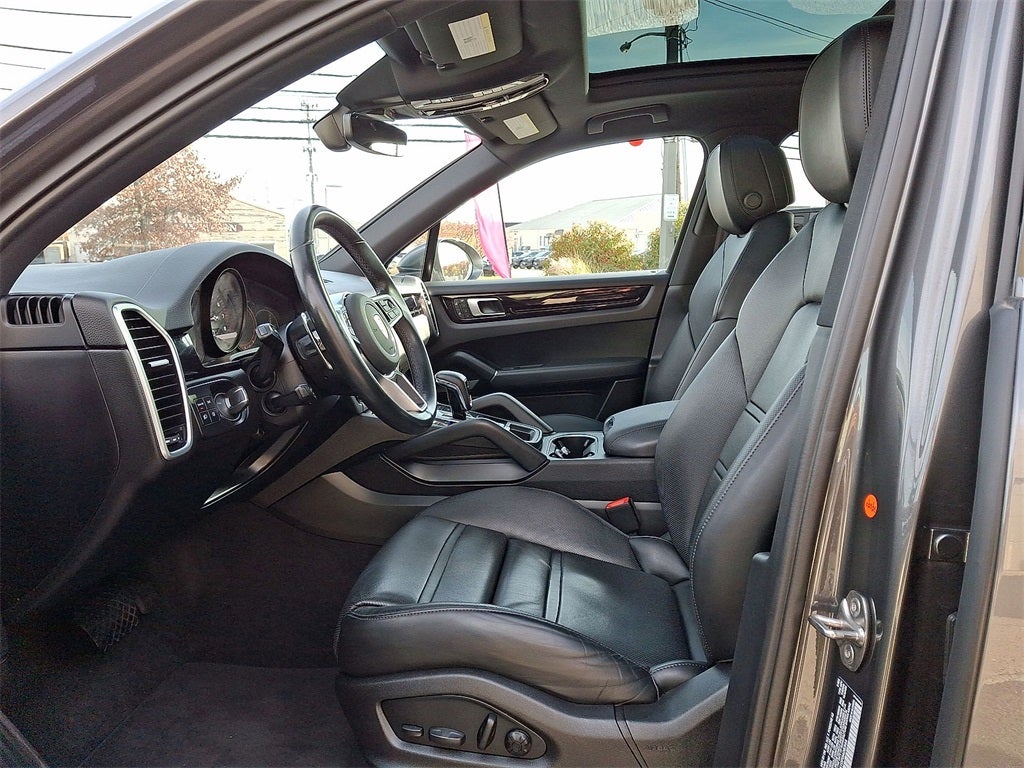 2023 Porsche Cayenne Platinum Edition